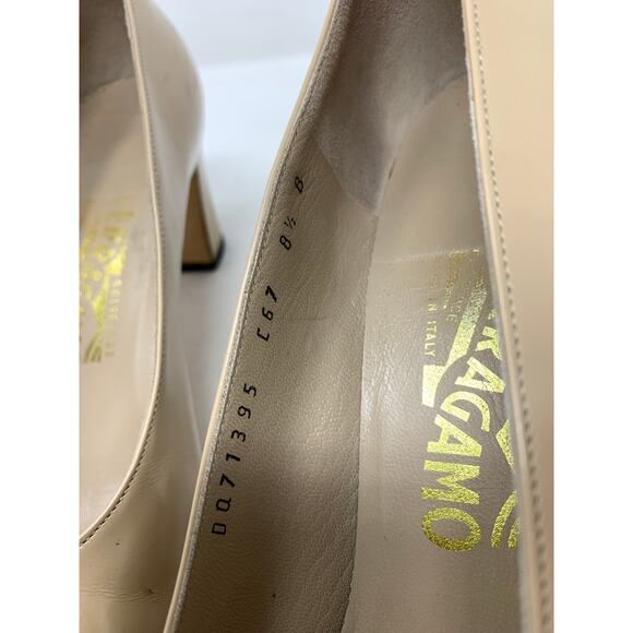 SOLD VTG Salvatore Ferragamo Black Patent Cap Toe Heels Beige Leather Womens 8.5 - Picture 8 of 12